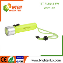 Factory Wholesale 4 * AA Dry Battery Powered ABS Matériau imperméable à l&#39;eau Powerw 5w Cree led plongée lampe de poche avec bracelet